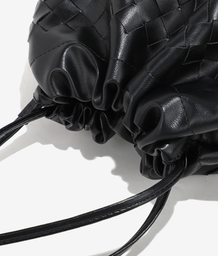 THE DRAWSTRING POUCH