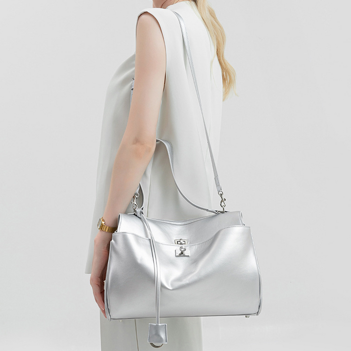 THE TRI-COMPARTMENT EXECUTIVE FLAP BAG